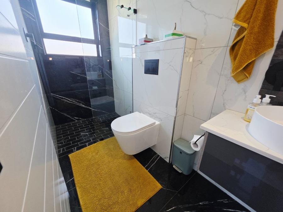 5 Bedroom Property for Sale in Sandown Western Cape